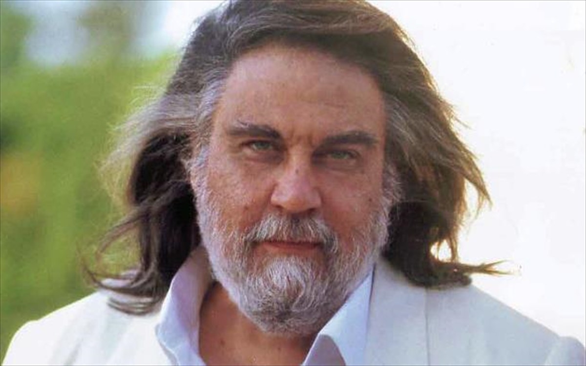 Πέθανε ο κορυφαίος Έλληνας μουσικοσυνθέτης Βαγγέλης Παπαθανασίου