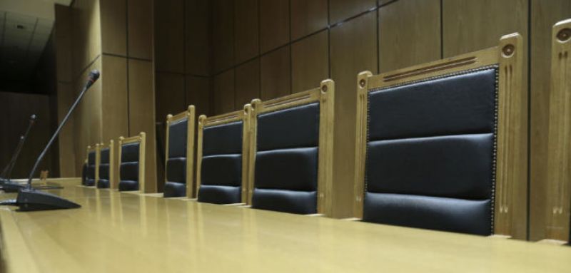 Κορονοϊός: Δίνουν το 50% του μισθού τους και οι διοικητικοί δικαστές