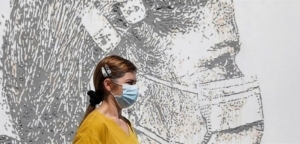 Λοιμωξιολόγοι: Τέλος η μάσκα σε εξωτερικούς χώρους και η απαγόρευση κυκλοφορίας