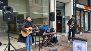 Οι μουσικές του 2ου Street Music Festival «γεμίζουν» το κέντρο του Αγρινίου για καλό σκοπό (φωτο, βίντεο)