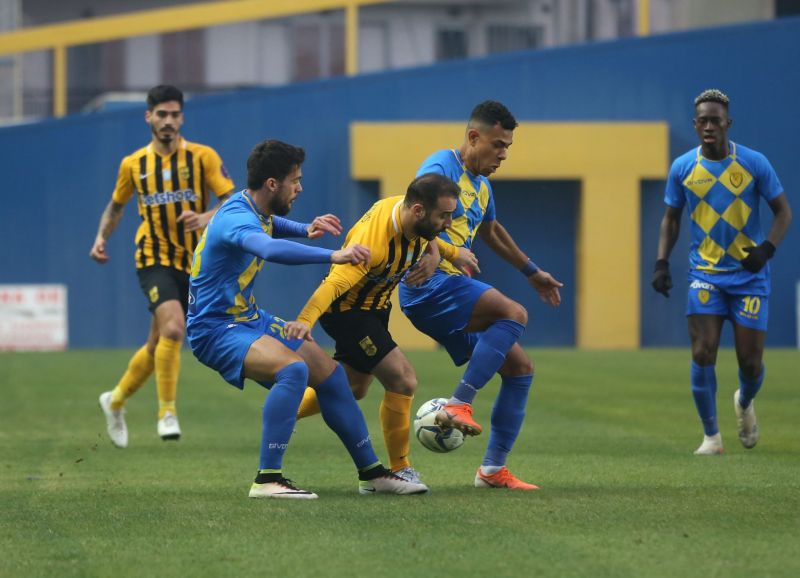 Superleague: Τρεις ομάδες δεν πληρώνουν!