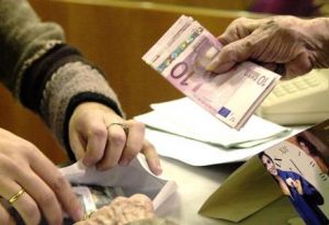 Επίδομα 200 ευρώ το μήνα για ένα χρόνο – Ποιοι μπορούν να το λάβουν