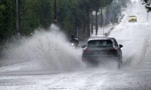 ΚΟΚ: Αυτό είναι το πρόστιμο άμα βρέξετε πεζό με το αυτοκίνητό σας