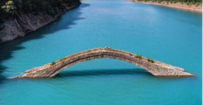 Το γεφύρι του Μανώλη: Οι θρύλοι, ο κίνδυνος κατάρρευσης και η σωτηρία του (www.mixanitouxronou.gr)