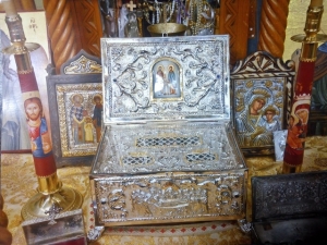 Τα ιερά Λείψανα των Αγίων Ραφαήλ, Νικολάου και Ειρήνης στην Καμαρούλα Αγρινίου
