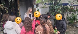 Νεάπολη Αγρινίου: Μικροί μαθητές τήρησαν το έθιμο και είπαν τα κάλαντα του Λαζάρου