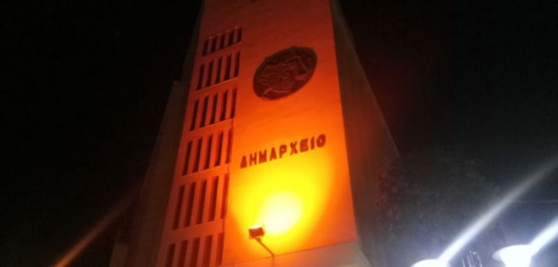 “Πορτοκαλί” το Δημαρχείο Αγρινίου για την Ημέρα Εξάλειψης της Βίας Κατά των Γυναικών (φωτο)