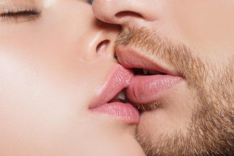 Δεν είναι πάντοτε «αθώο»: Αυτές είναι οι 3+1 ασθένειες που μεταδίδονται με το φιλί