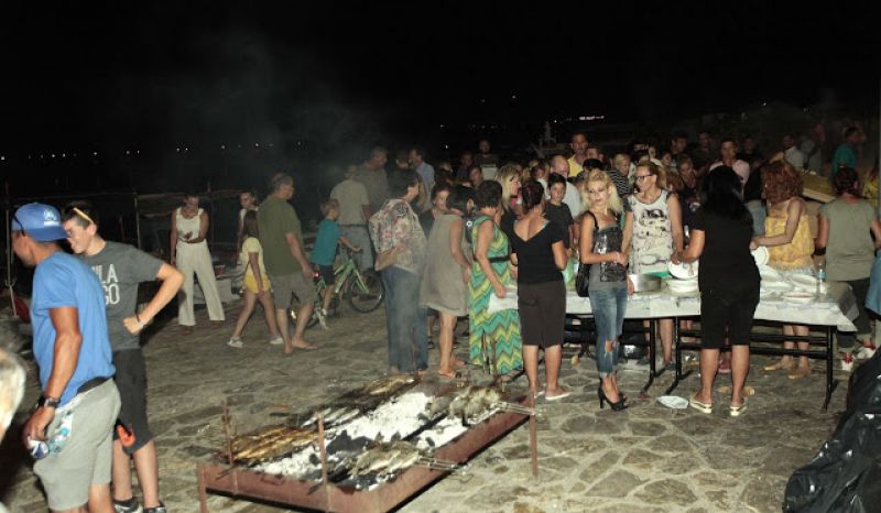 Εκατοντάδες επισκέπτες στη “Γιορτή Τσιπούρας” στον Αστακό (φωτο)