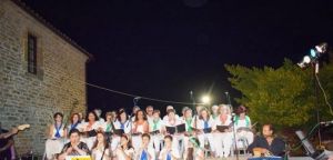 Η χορωδία του Συλλόγου “Αμφιλοχίας Δίοδος” στο Κομπότι Άρτας (ΔΕΙΤΕ ΦΩΤΟ)