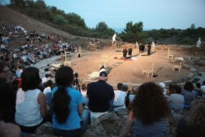 Αυλαία στο Αρχαίο Θέατρο Στράτου «Το σπίτι της Μπερνάρντα Άλμπα» (φωτο)