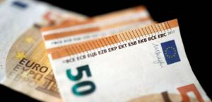 Έως 1.000 ευρώ «τσέπη» με e-αιτήσεις από Δευτέρα – Οι δικαιούχοι