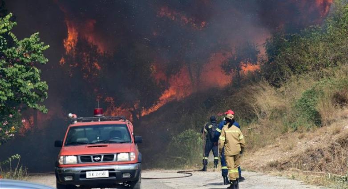 Επικίνδυνος συνδυασμός «Hot, Dry, Windy» μέχρι την Παρασκευή – “Στο κόκκινο” για φωτιές η Δυτική Ελλάδα