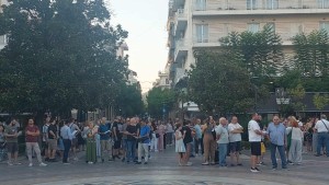 Αγρίνιο: Πλήθος κόσμου στην ειρηνική συγκέντρωση για τα Τέμπη
