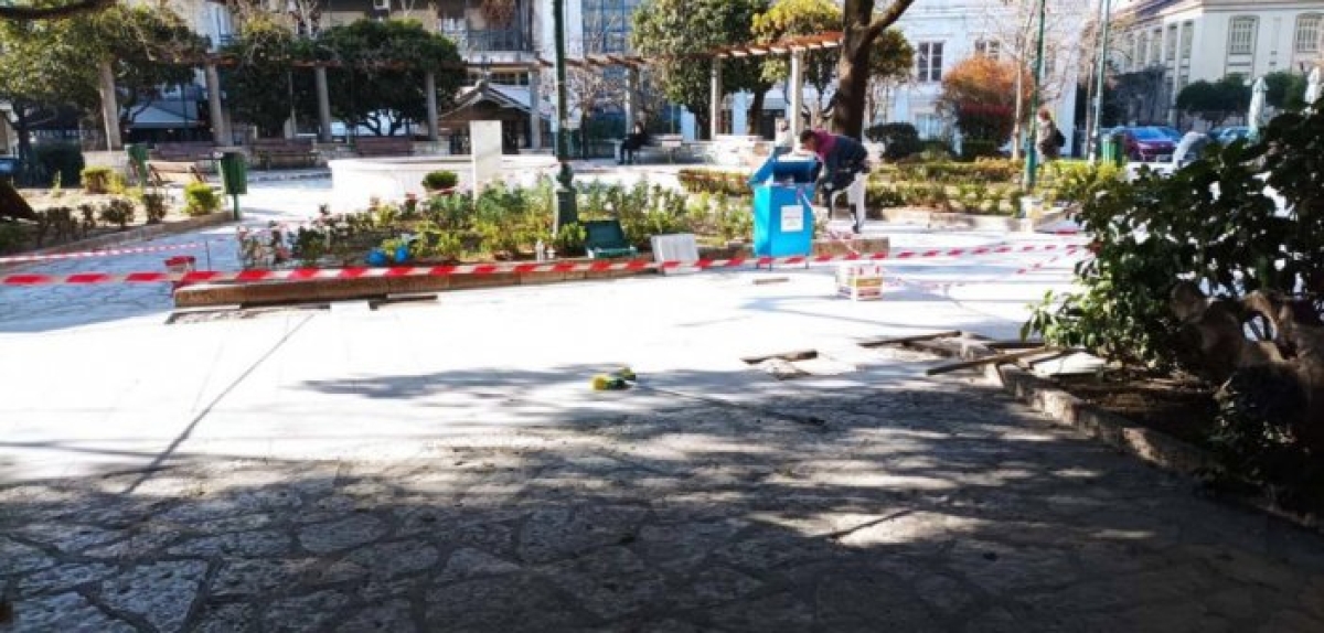 Αγρίνιο: Αλλάζουν οι πλάκες στην πλατεία Παναγοπούλου