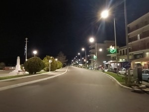 Εγκαταστάθηκαν τα νέα «έξυπνα» φωτιστικά led στην παραλιακή οδό της Αμφιλοχίας