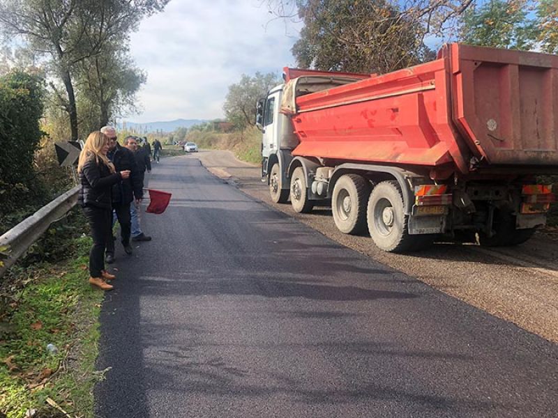 Συνεχίζονται οι εργασίες αποκατάστασης σε επαρχιακά οδικά τμήματα της πρώην επαρχίας Τριχωνίδας (φωτο)