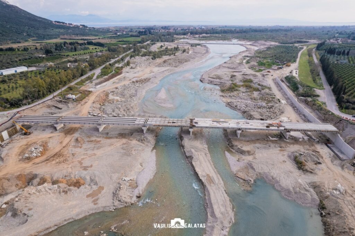 Στο φουλ τα έργα στη νέα γέφυρα Ευήνου - δείτε την απο ψηλά