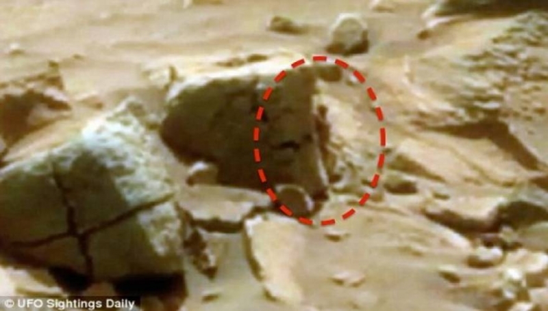 Η Daily Mail «ανακάλυψε» εξωγήινους στον Άρη - Νέα θεωρία συνωμοσίας (βίντεο)