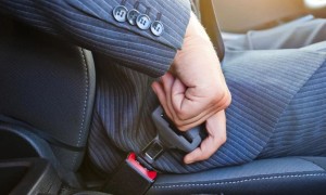 Δεν βάζουμε μυαλό: Μόλις στο 54% η χρήση ζώνης ασφαλείας για τους Έλληνες οδηγούς