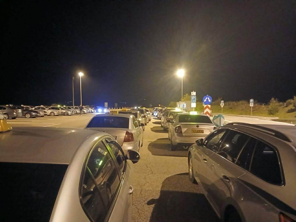 Μπλόκο Αγγελόκαστρο: Οι οδηγοί ταξί Αγρινίου – Αμφιλοχίας στο πλευρό των αγροτών με αυτοκινητοπορεία