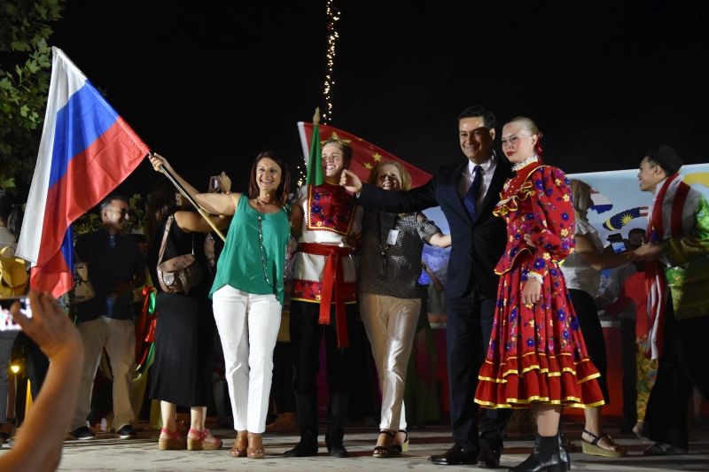 Εντυπωσιακή η τελετή λήξης του Διεθνούς Φεστιβάλ Παραδοσιακών Χορών που έγινε στο Αγρίνιο