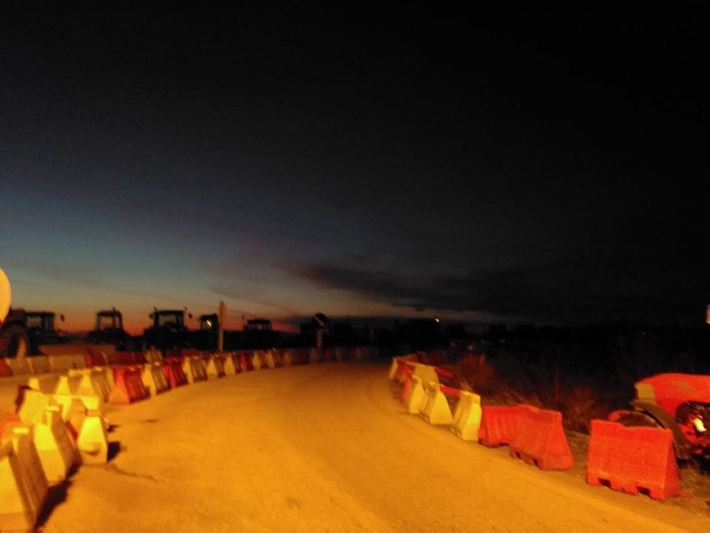 Παρασκευή: ανοιχτά τα μπλόκα, στην Αθήνα οι αγρότες