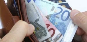 Εβδομάδα πληρωμών: Πότε «μπαίνουν» στους λογαριασμούς έκτακτο μέρισμα €250 και επίδομα θέρμανσης