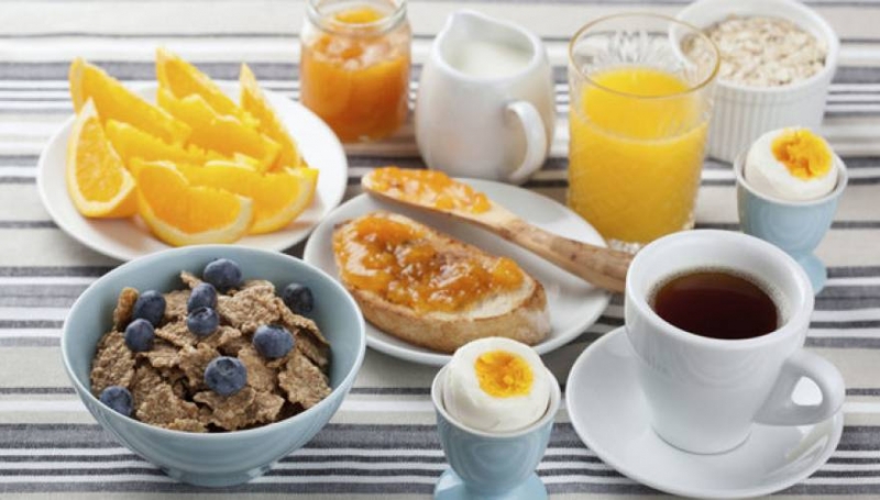 3 φοβεροί κανόνες για να αδυνατίζεις... τρώγοντας πρωινό!