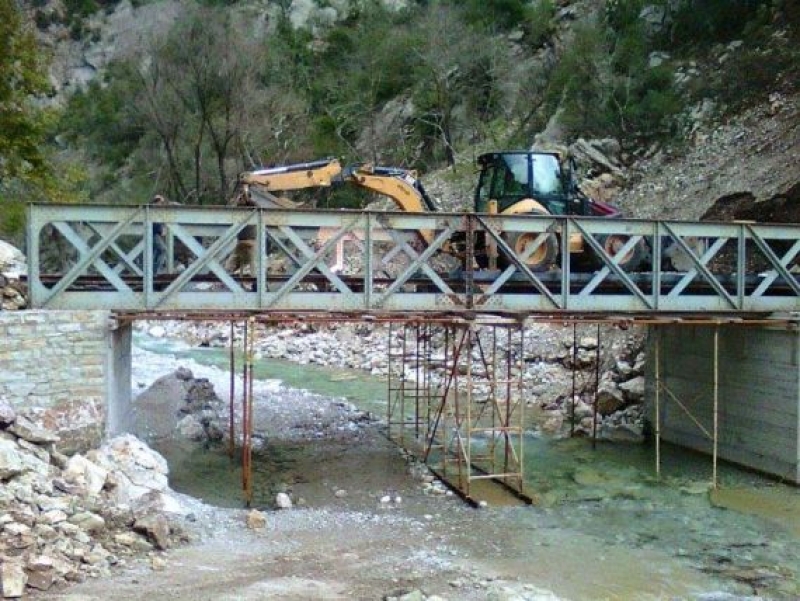 Δόθηκε στην κυκλοφορία η σιδηρογέφυρα στο Διπλάτανο