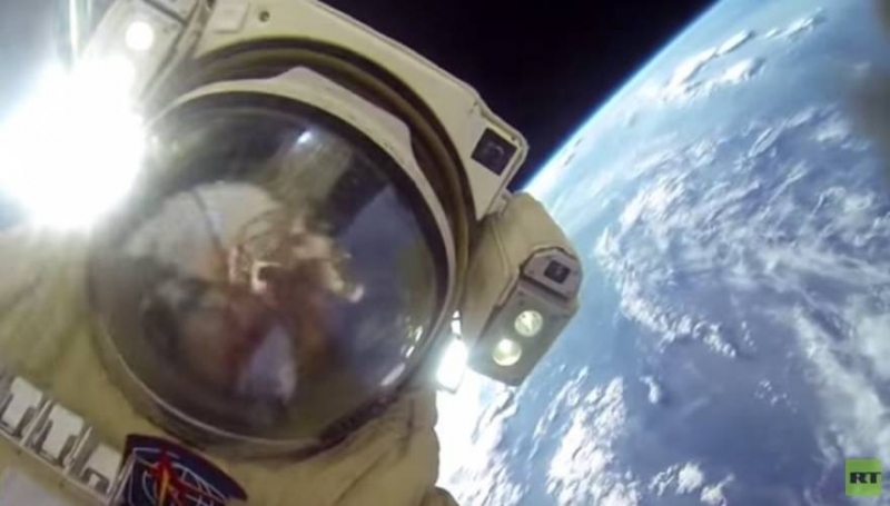 Μια διαφορετική βόλτα - Ρώσοι κοσμοναύτες απολαμβάνουν τη θέα έξω από τον ISS [βίντεο]