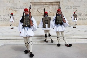 Τι σημαίνουν οι επιγραφές στο Μνημείο του Άγνωστου Στρατιώτη