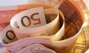 Σαρώνει το επίδομα 100 ευρώ «χωρίς να κάνεις τίποτα»