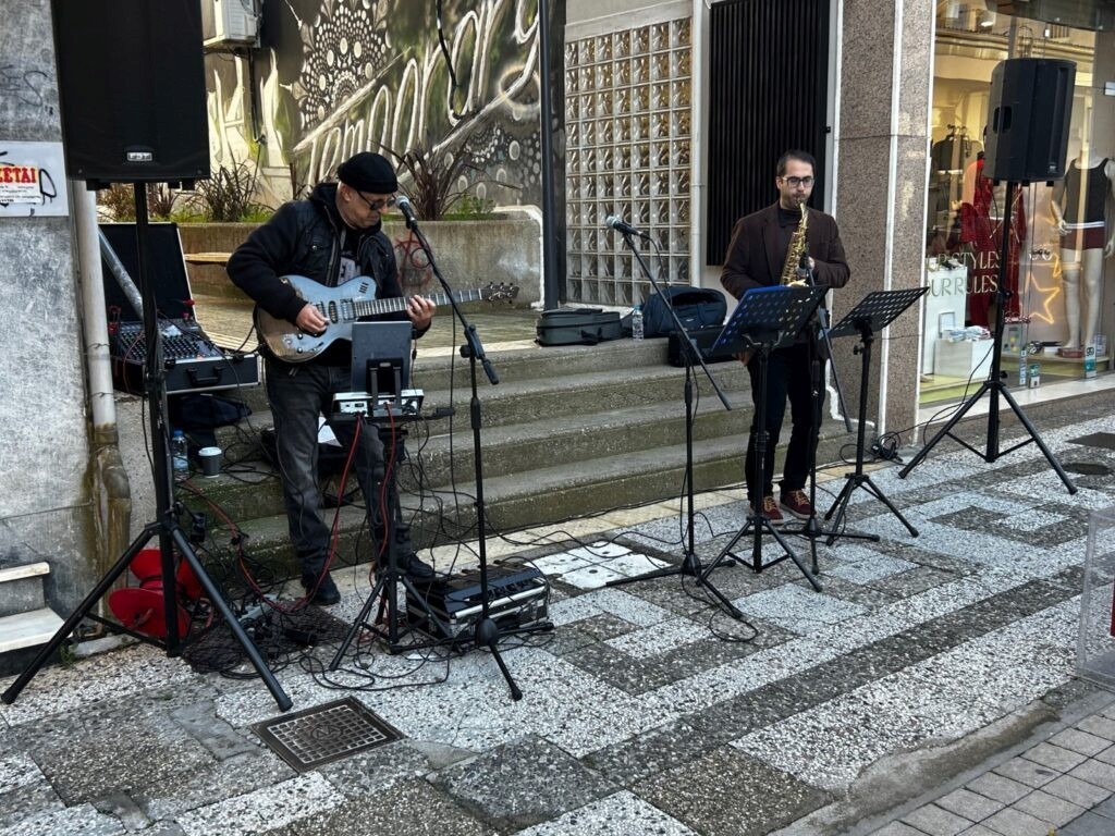 Αγρίνιο: εορταστικός τόνος από το 3o Street Music Festival για την στήριξη των ειδικών σχολείων (φωτο-video)