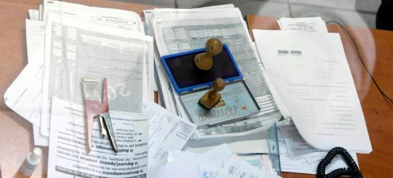 Τα 143 επαγγέλματα που πρέπει να δηλώσουν επαγγελματικό λογαριασμό στην εφορία