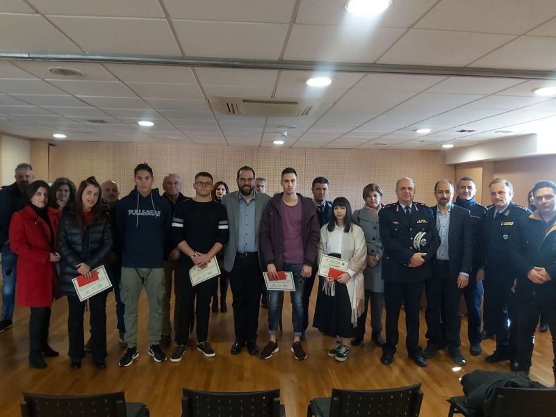 Τιμήθηκαν στο Αγρίνιο τα παιδιά των αστυνομικών που πέτυχαν στις Πανελλήνιες (φωτο)
