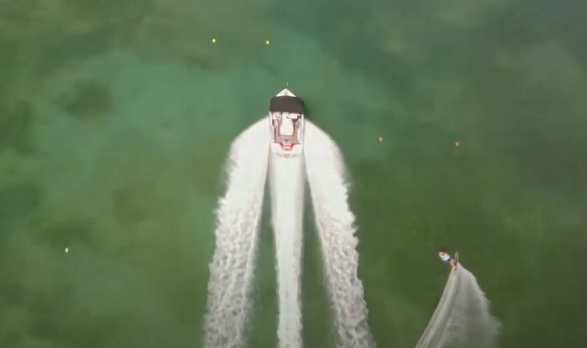 Λίμνη Στράτου: Μοναδικά εναέρια πλάνα από τα Πανευρωπαϊκά Πρωταθλήμα Θαλασσίου Σκι (βίντεο)