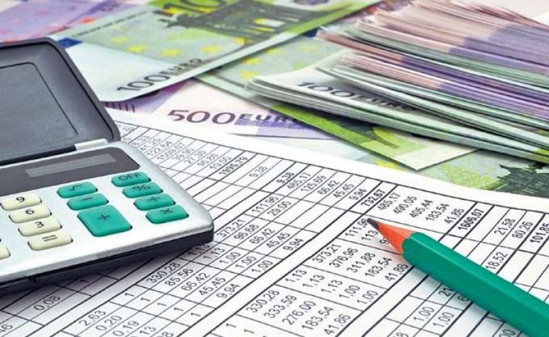 Αφορολόγητα αναδρομικά πενταετίας μέχρι 3.000 ευρώ σε υπαλλήλους των ΟΤΑ