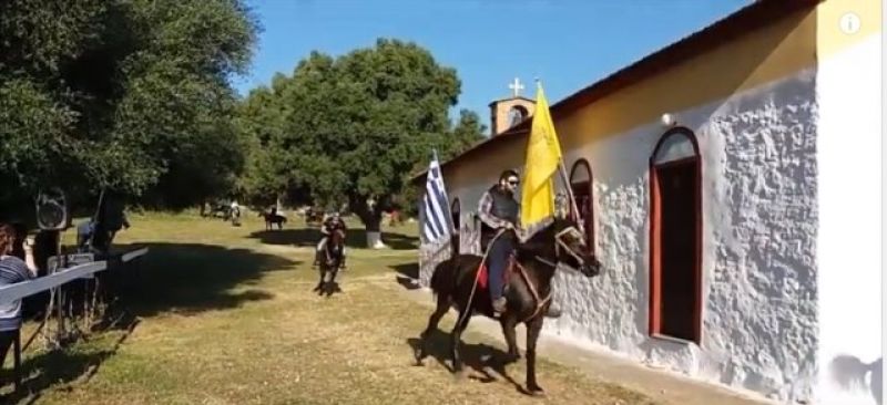 Καβαλάρηδες στην εκκλησία Αγίου Γεωργίου στη Βόνιτσα (video)