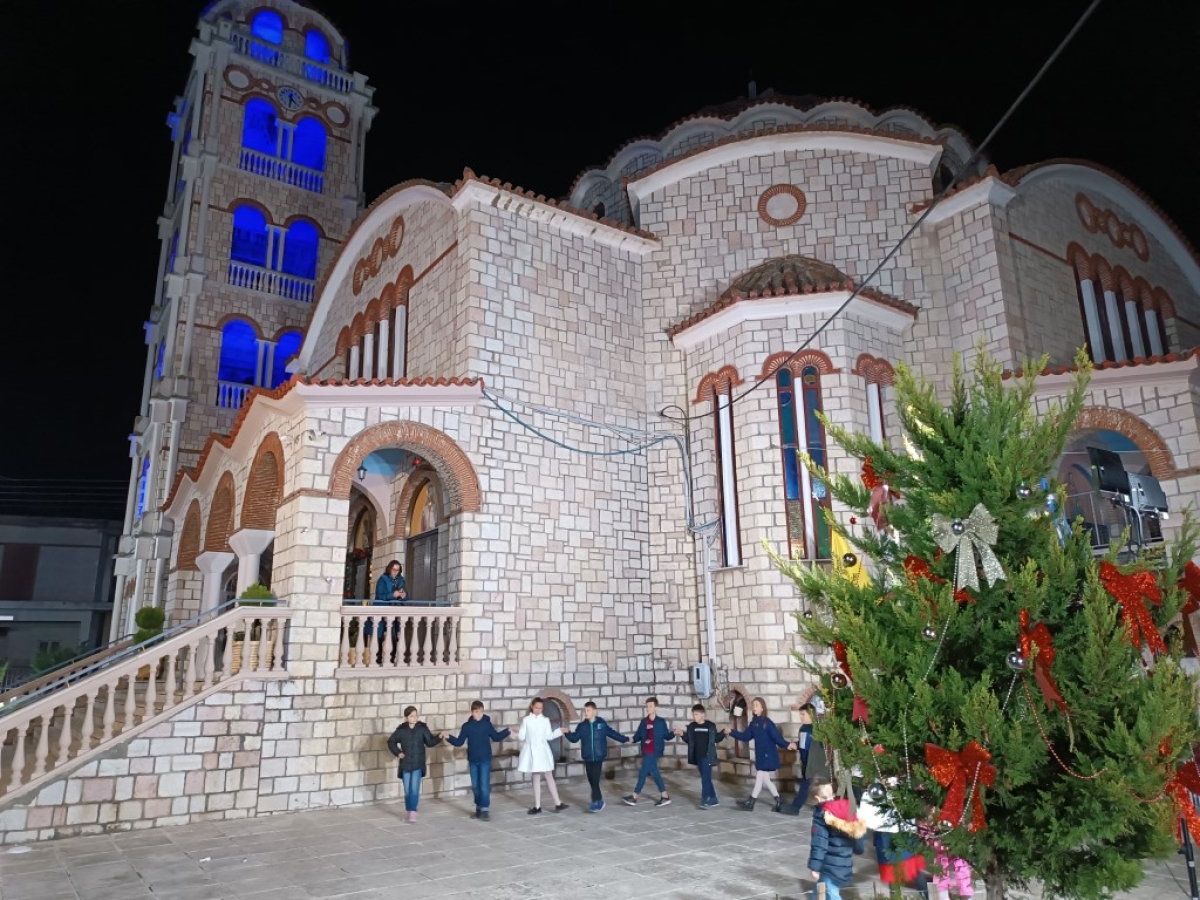 Όμορφη Χριστουγεννιάτικη γιορτή των παιδιών των κατηχητικών του Αγ. Δημητρίου Παραβόλας