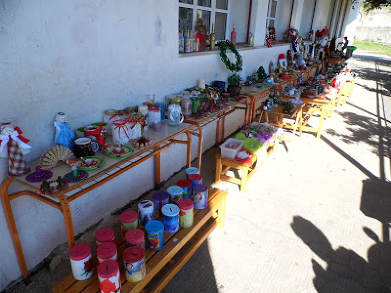 Χριστουγεννιάτικο παζάρι από τα παιδιά του Δημοτικού και Νηπιαγωγείου Μενιδίου