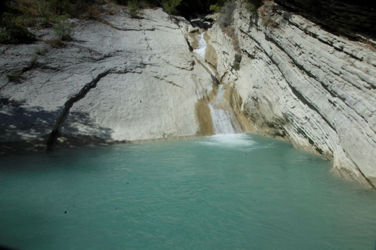 Καταρράκτες Τρύφου: Μια όαση με τιρκουάζ νερά στην Αιτωλοακαρνανία (εικόνες &amp; βίντεο) (www.travel.gr)