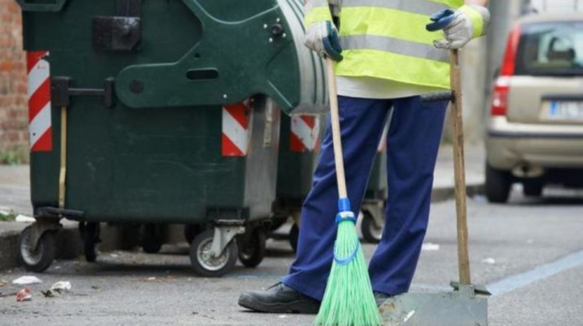 Αγρινιώτισσα νομικός συγχαίρει την καθαριότητα του Δήμου για την πράξη υπαλλήλου της