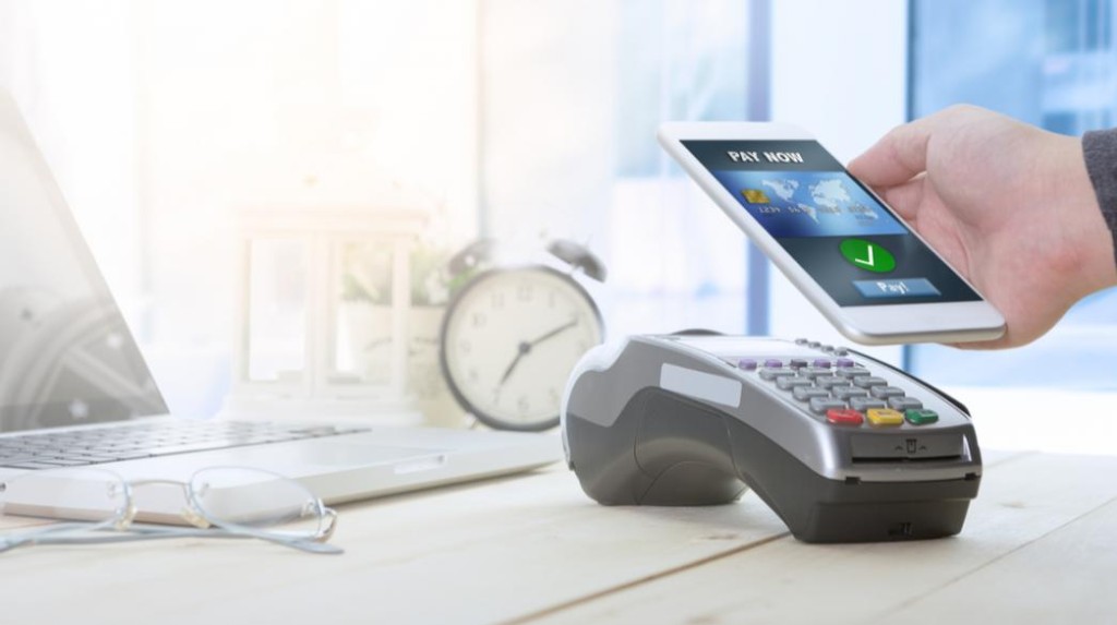Η στροφή στις ψηφιακές πληρωμές αλλάζει τις καθημερινές συναλλαγές στη Δυτική Ελλάδα