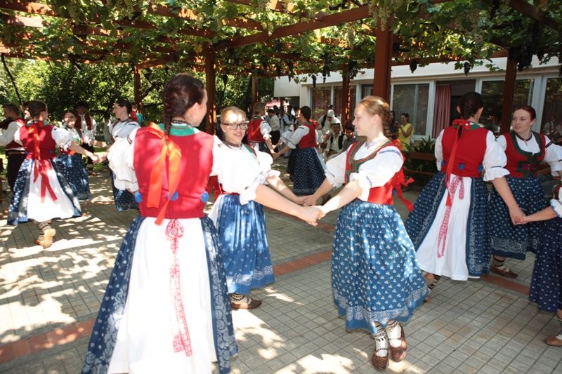 Αγρίνιο: Διεθνές Φεστιβάλ Παραδοσιακών Χορών. Επίσκεψη χορευτικών στο Γηροκομείο
