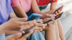 10 ερωταπαντήσεις για την απαγόρευση των social media στους κάτω των 15 ετών: Οι κυρώσεις, τα πρόστιμα και το χρονοδιάγραμμα