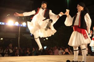Αγρίνιο: Διεθνές Φεστιβάλ Παραδοσιακών Χορών. Χθές η Eλληνική Bραδιά, Σήμερα η Επίσημη Εναρξη