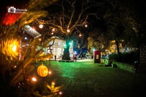 Παρουσία πλήθους κόσμου έγινε η φωταγώγηση του Χριστουγεννιάτικου Δένδρου στην πλατεία του Θέρμου