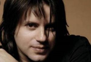 O γνωστός τραγουδιστής Δημήτρης Κοργιαλάς υποψήφιος δημοτικός σύμβουλος Ναυπακτίας