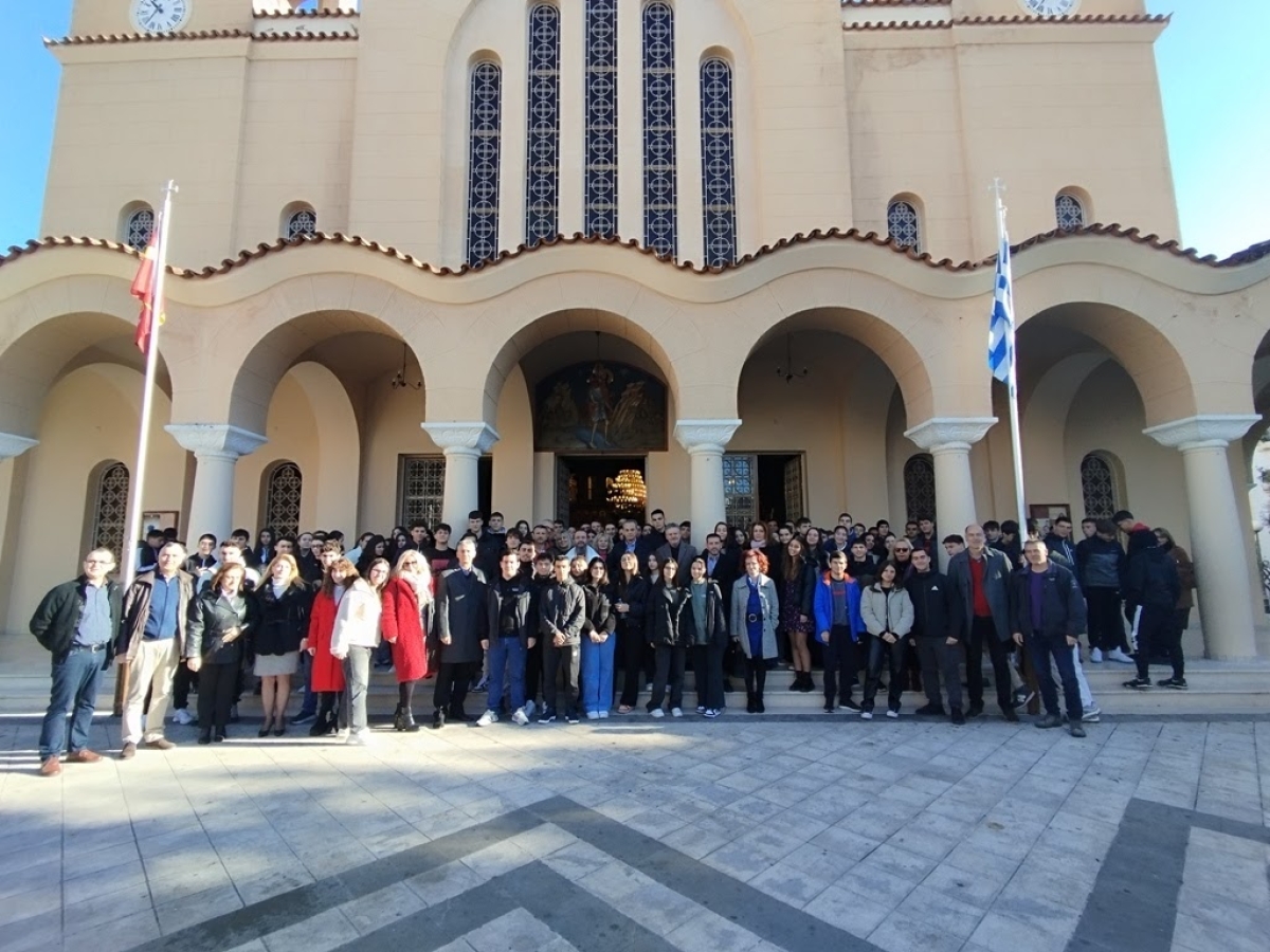 Υποδειγματική Θεία Λειτουργία για το 1ο ΓΕΛ Αγρινίου και διανομή δεμάτων αγάπης στο Μεσολόγγι